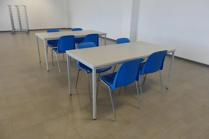 2x Tisch mit 8x Stuhl Maße in cm ca. 160 x 80